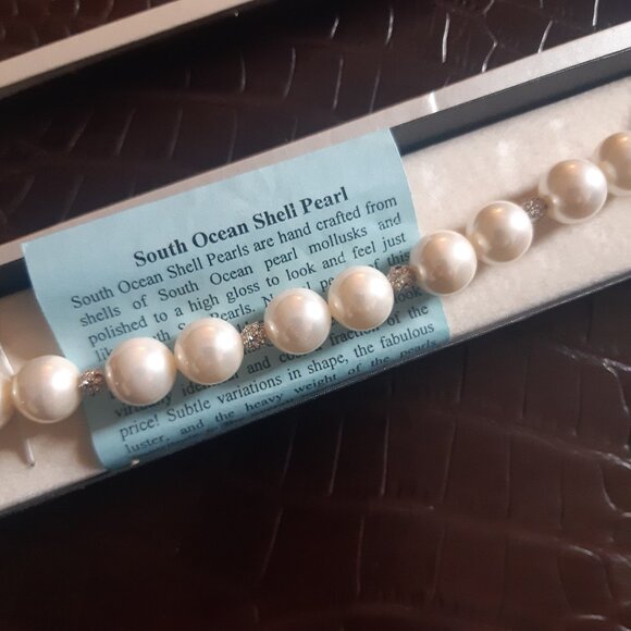 Pan Pacific South Ocean Shell Pearl Bracelet w/ Rhinestone & Silver Tone Spacers - Picture 6 of 10